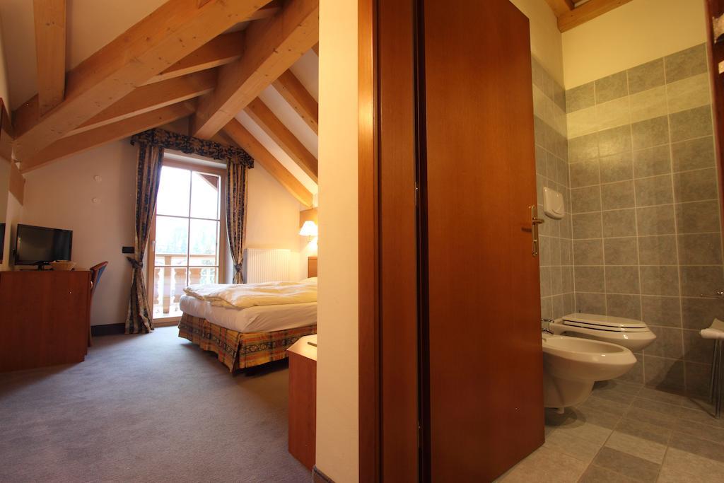 Garni Stellune Cavalese Room photo